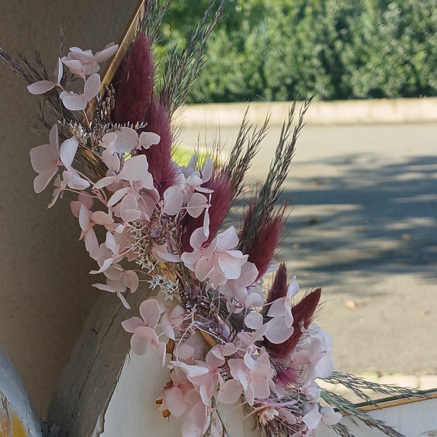 Miroir métal avec fleurs séchées