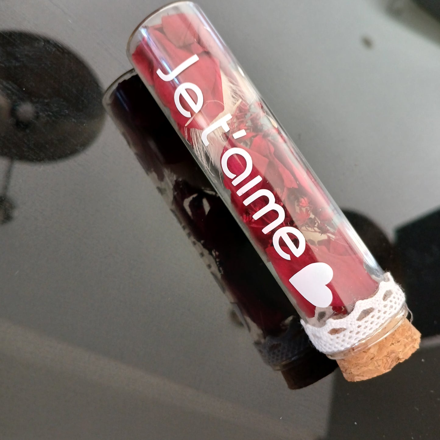 Tube en verre en fleurs stabiliqées